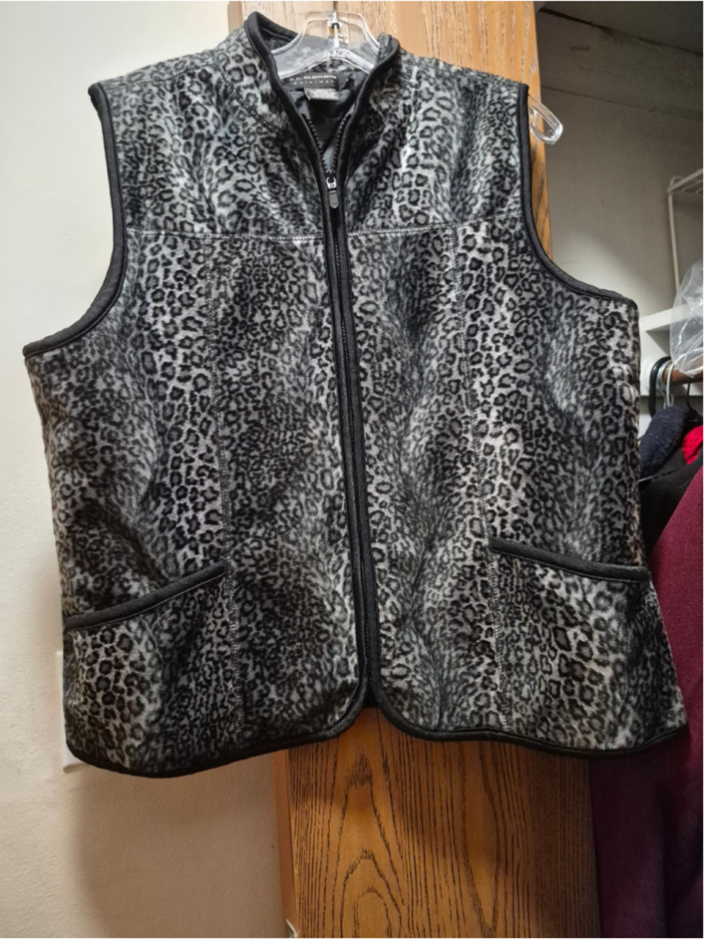 D.G. Clothing Animal Print Fleece Vest, Size L,